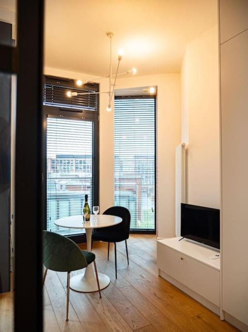Chic Apartment In Historic Koneser Area Βαρσοβία Εξωτερικό φωτογραφία