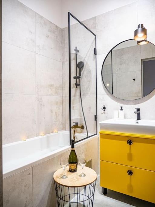Chic Apartment In Historic Koneser Area Βαρσοβία Εξωτερικό φωτογραφία