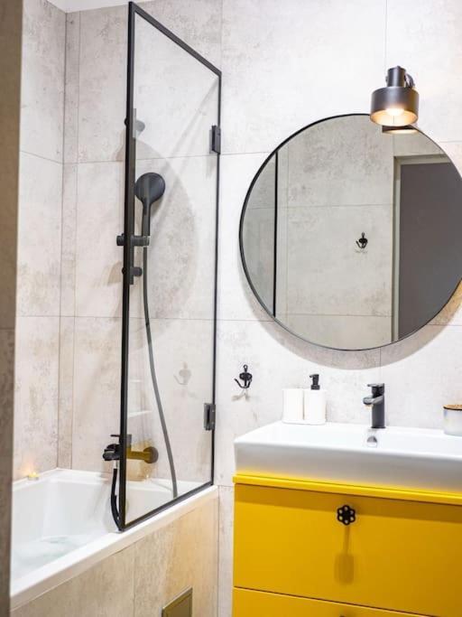 Chic Apartment In Historic Koneser Area Βαρσοβία Εξωτερικό φωτογραφία