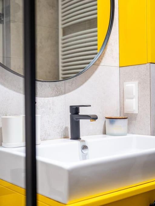Chic Apartment In Historic Koneser Area Βαρσοβία Εξωτερικό φωτογραφία