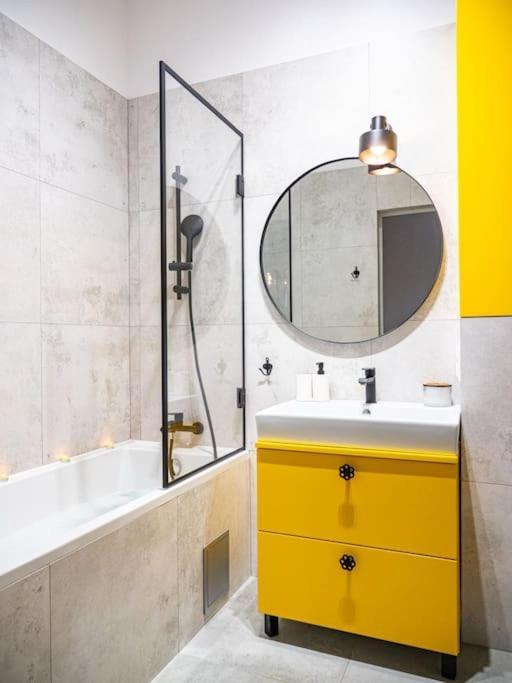 Chic Apartment In Historic Koneser Area Βαρσοβία Εξωτερικό φωτογραφία
