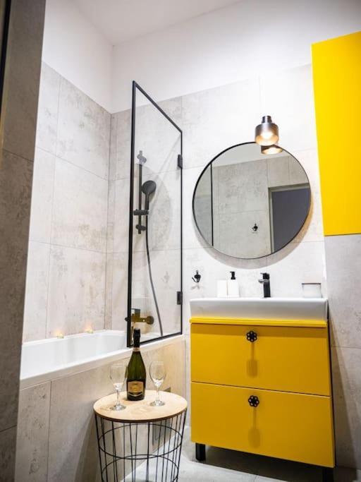 Chic Apartment In Historic Koneser Area Βαρσοβία Εξωτερικό φωτογραφία